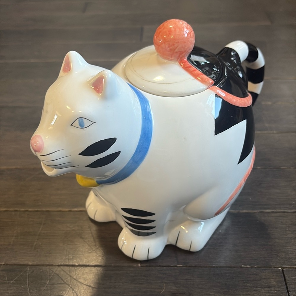 White and Black Cat with Pink Yarn Kitchen Basics Vintage Teapot